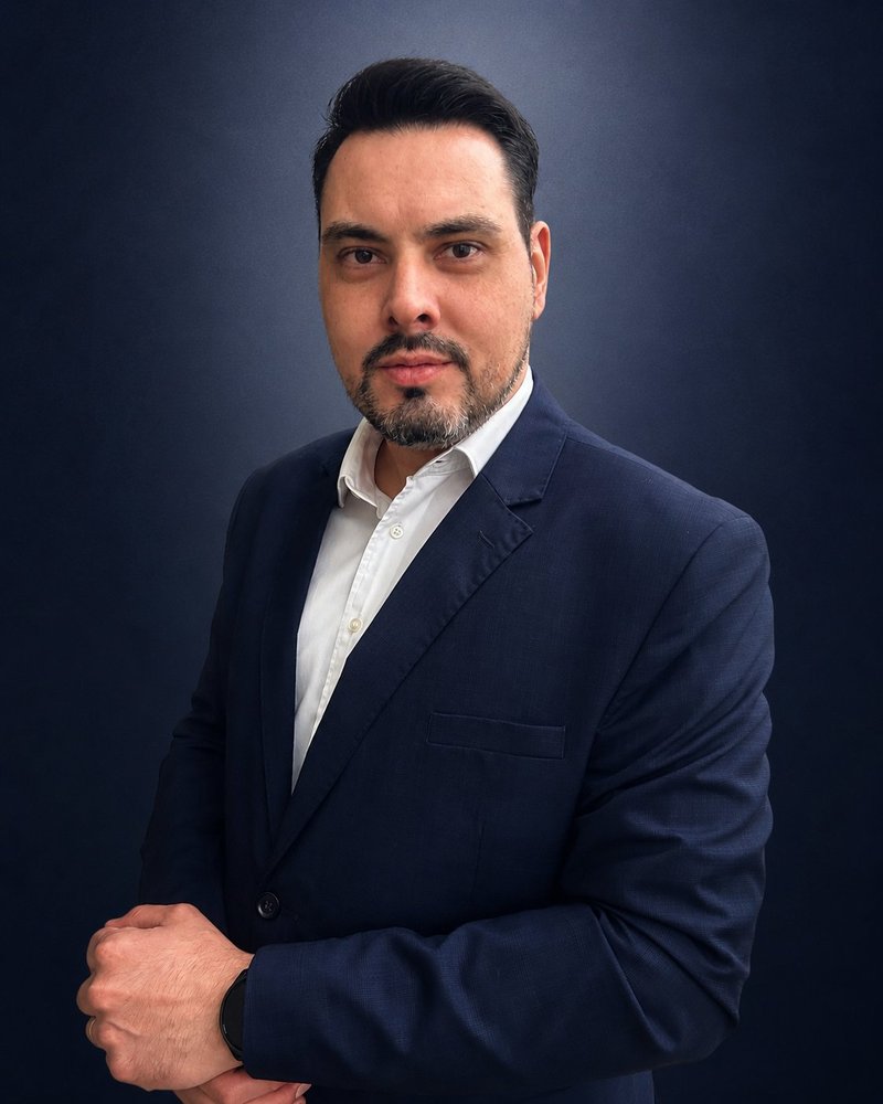 Dr. Leandro Moraes, advogado especialista em Direito Previdenciário e Trabalhista, OAB/PR 44.981, em Curitiba/PR